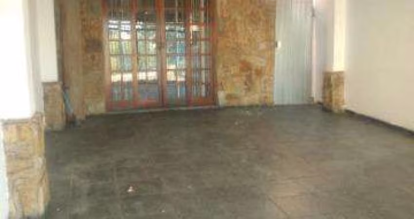 VENDA DE SOBRADO NA VILA RIMAN, EM ARUJÁ/SP, 170m² com 3 quartos, suíte, cozinha ampla, edícula e garagem coberta para 2 autos. CONSULTE-NOS.