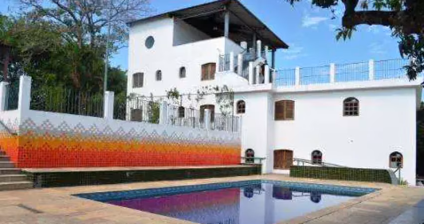 Venda e locação de chácara em guararema/sp, oportunidade de 2 mil metros de área construída, com piscinas, cozinhas, salas e 20 vagas. consulte-nos.