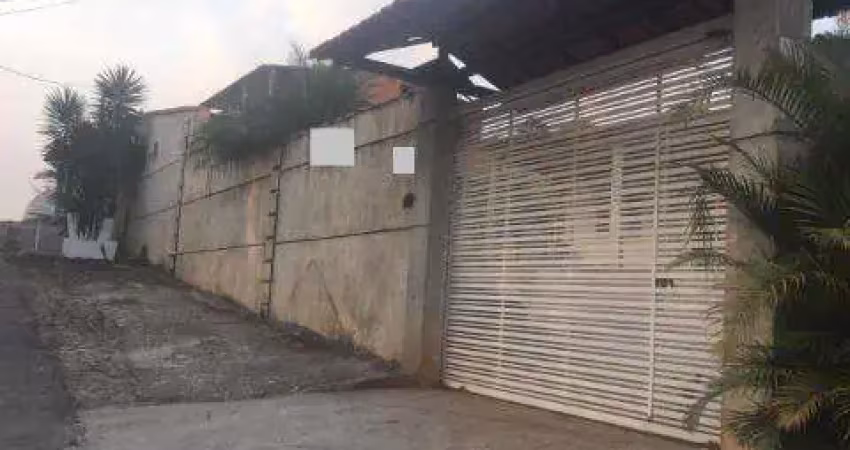 Venda de chácara no copaco, em arujá/sp, excelente imóvel de 168m², 3 quartos, suíte, cozinha com ilha, quintal, varandinha e 07 vagas. consulte-nos.