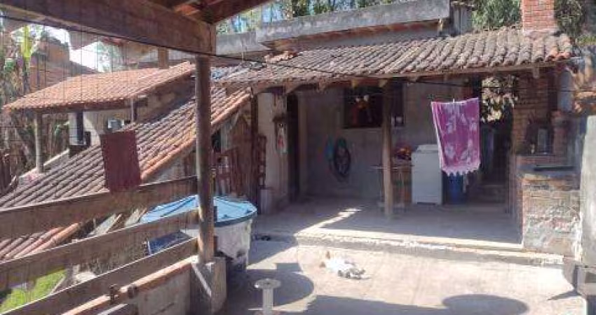VENDA DE CASA NO TUPÃ ARUJÁ/SP, com 370m² sendo 2 casas, 03 dormitórios, sala, 02 cozinhas, 02 banheiros, área de lazer c/ churrasqueira. CONSULTE-NOS
