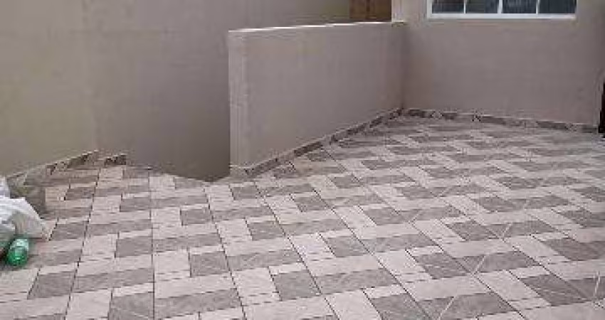 VENDA DE CASA NO CENTER VILLE, EM ARUJÁ/SP, 257m² com 3 dormitórios, suíte com varanda, sala de estar, cozinha, lavanderia e 01 vaga. CONSULTE-NOS.