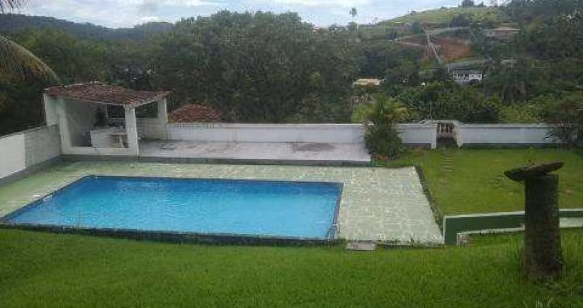 VENDA DE CHÁCARA NO ITAPETI, EM SANTA ISABEL/SP, 3.000m² com quarto, suíte, hidro, piscina, churrasqueira, forno a lenha, pomar e 8 vagas CONSULTE-NOS