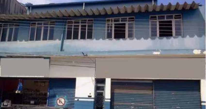 VENDA DE SOBRADO COMERCIAL NO CENTRO DE ARUJÁ/SP, 510m² em terreno 16x16, 03 andares com 04 salões e 02 apartamentos com quintais. CONSULTE-NOS.