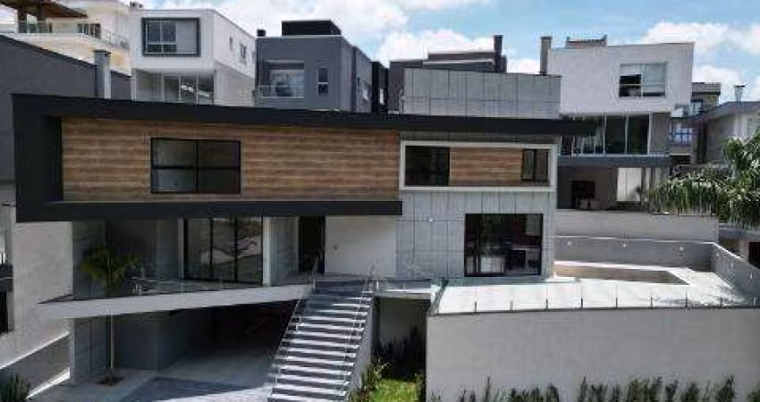 VENDA DE CASA NO CONDOMÍNIO REAL PARK, EM ARUJÁ/SP, 373m² com 4 suítes amplas. CONSULTE-NOS.