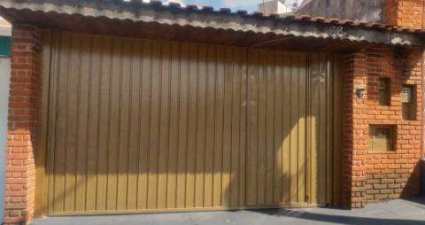 VENDA DE CASA TÉRREA NO JORDANÓPOLIS, EM ARUJÁ/SP, 330m² com 03 quartos, suíte, quintal com piscina e garagem coberta para 02 autos. CONSULTE-NOS.