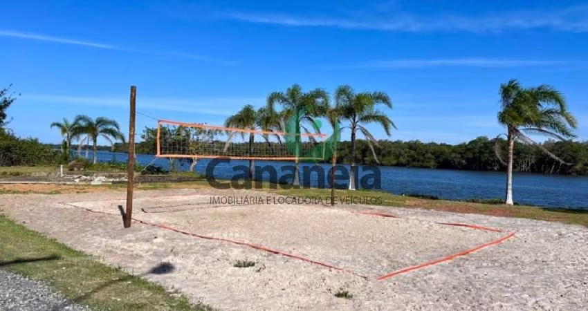 Casa no Ariri com piscina, quadra e garagem para Barco - disponível para locação fixa - Cananéia - Litoral Sul de SP