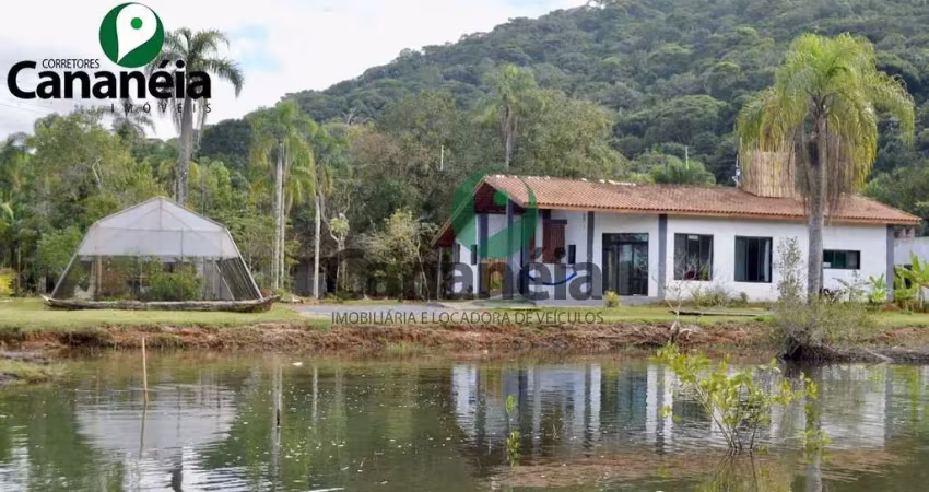 Casa no ariri com piscina, quadra e garagem para barco - disponível para venda - cananéia - litoral sul de sp