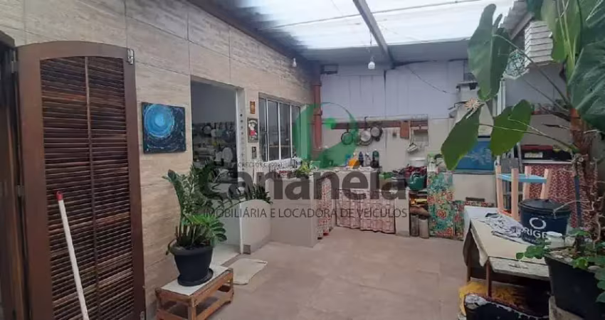 Casa agradável no bairro acaraú para venda em cananéia/sp