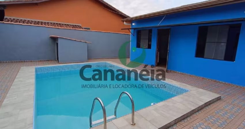 Casa de temporada em Cananéia - 5 a 17 pessoas + piscina + churrasqueira + 4 vagas a 1.8km do Centro