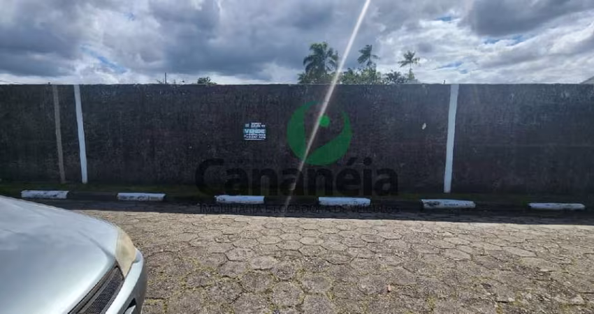 Terrenos com excelente localização para venda na Praça do Rocio - Cananéia - SP