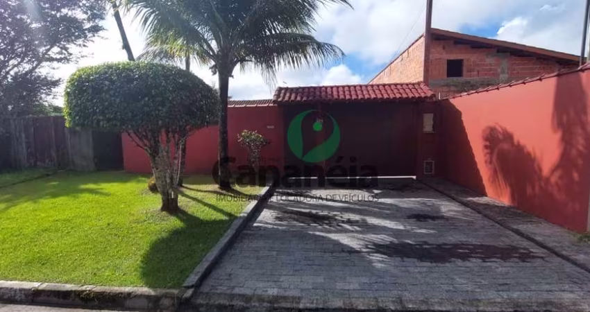 Casa para venda com 2 dormitórios no bairro Nova Cananéia em Cananéia/SP