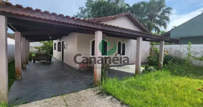 Casa para venda com 2 dormitórios no Bairro Retiro das Caravelas em Cananéia/SP