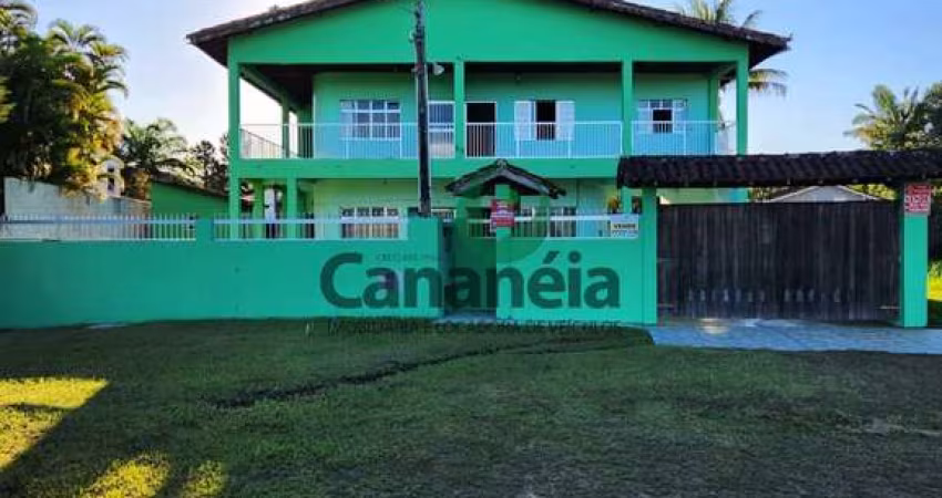 Imóvel para venda com vista para o mar no Recanto da Ilha sendo 3 casas integradas + 1 suíte externa - Cananéia/SP