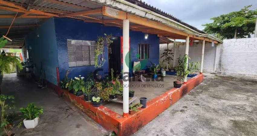 Casa para venda com 2 dormitórios no Carijó - Cananéia-SP