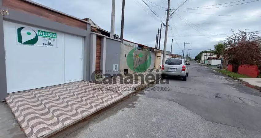 Vila cabana 2 dormitórios (1 suíte) para locação - cananéia / sp