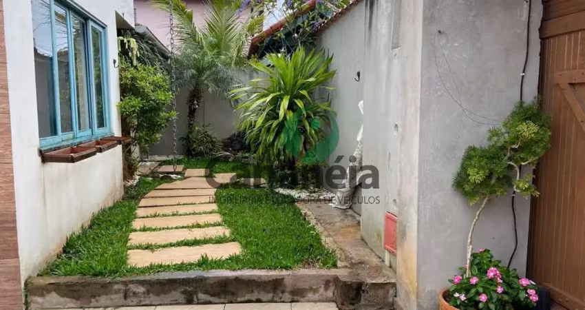 Confortável e charmoso sobrado 3 dormitórios (2 suítes) para locação no centro - cananéia / sp