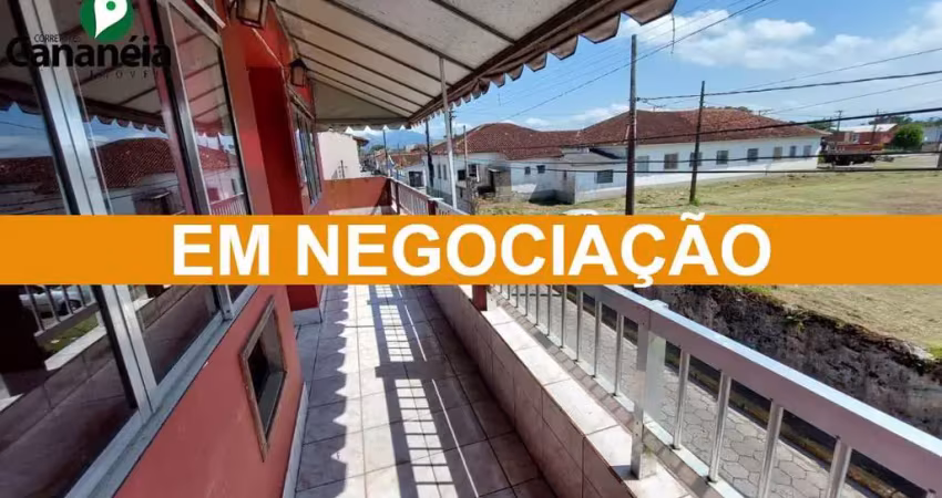 Casa 2 dormitórios para locação em sobreloja no centro - cananéia - litoral sul de sp
