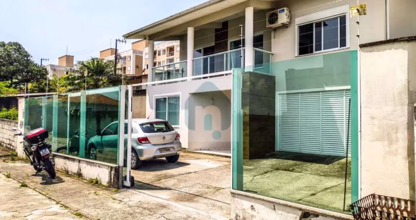 Casa Duplex mobiliada, 4 dormitórios (1 suíte) em Serraria, São José/SC - CA399-242
