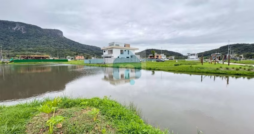 Terreno com 300,00m2, fundos lago, Reserva da Pedra, Palhoça/SC - te372-480