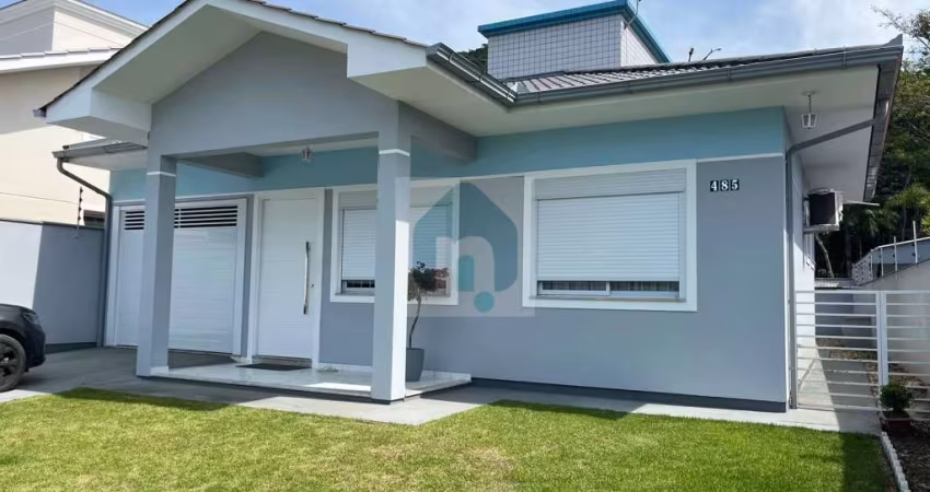Casa mobiliada com 3 dormitórios, 1 suite, . Alto Aririu, Palhoça/SC - CA346-617