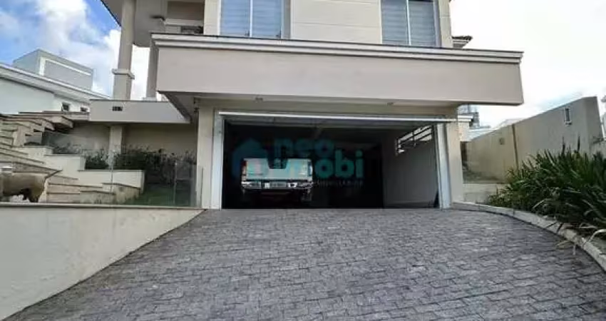 Casa triplex com 3 suítes, 245m², pedra branca, palhoça, sc