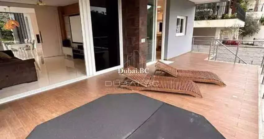 Belíssima casa locação anual em condomínio fechado balneário camboriú