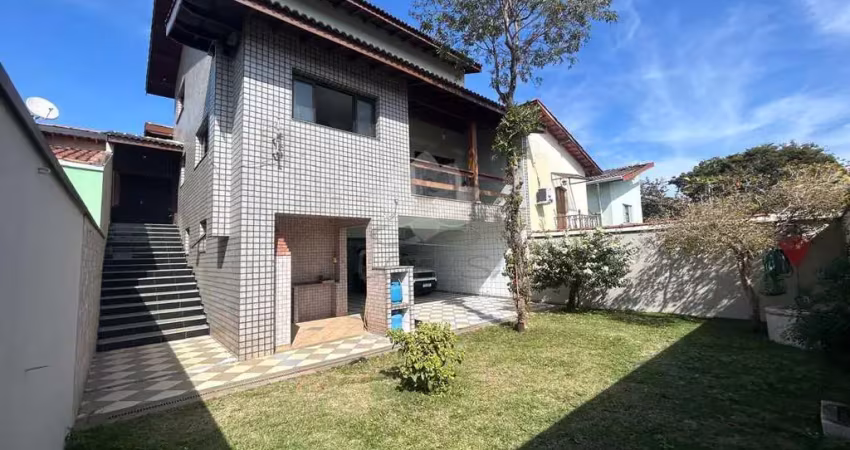 Casa com 4 quartos para alugar no Centro, Atibaia 