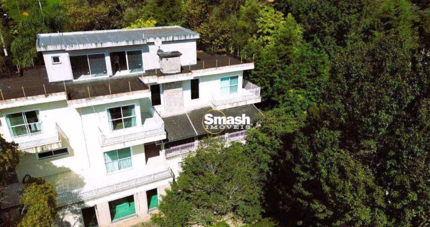 Magnifica Casa com 595 m², sendo 5 dormitórios, 3 suítes e 5 Vagas de Garagem  - Santo Antônio do Pinhal/SP