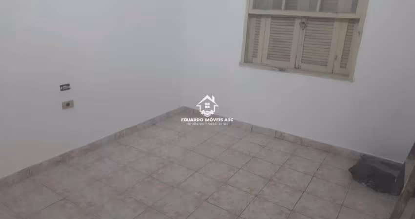 REF 10008- 1 Dormitório. Quintal. Ótima localização- Diadema