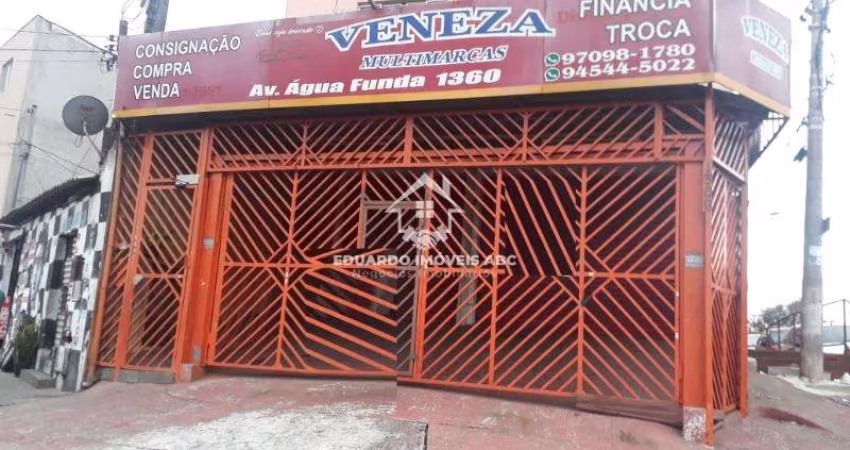 Galpão com 240m². 3 vagas na garagem. Taboão - Diadema