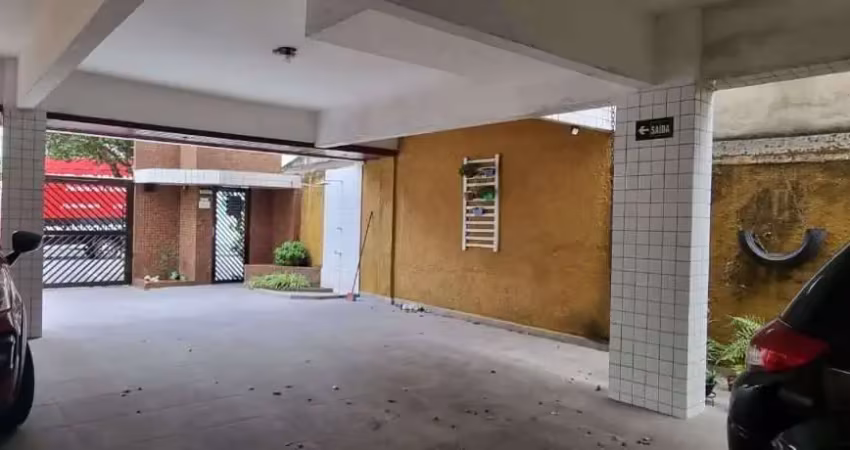 Apártamento no forte, prédio de 2 andares com 1 dormitório sala, cozinha banheiro , área de serviçloi e 1 vaga de garagem coletiva.