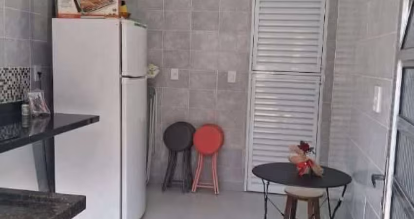 Kitnet com 1 dormitório à venda, 28 m² por R$ 195.000,00 - Vila Guilhermina - Praia Grande/SP