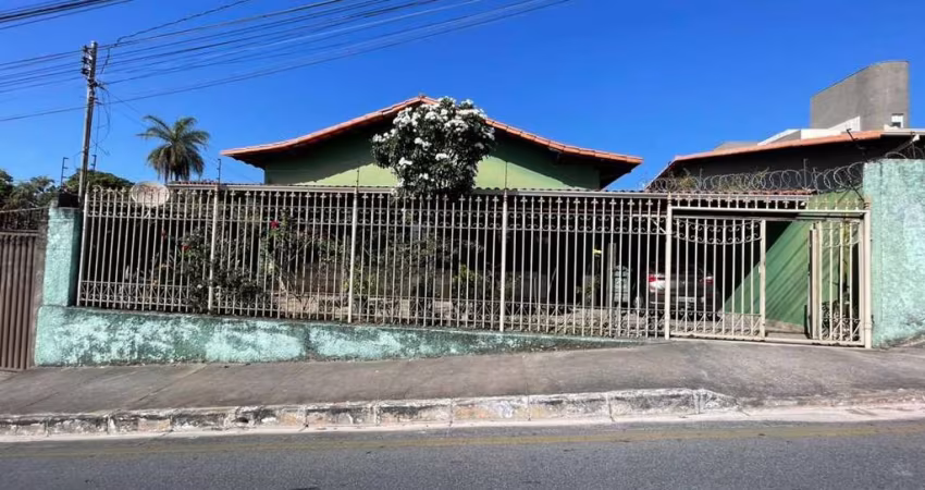 Casa Para Vender com 03 quartos 02 suítes no bairro Centro em Contagem