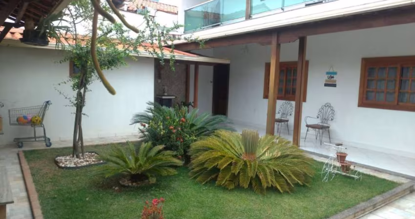 Casa Para Vender com 05 quartos 01 suítes no bairro Monte Castelo em Contagem
