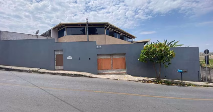 Casa Para Vender com 03 quartos 01 suítes no bairro São João em Betim