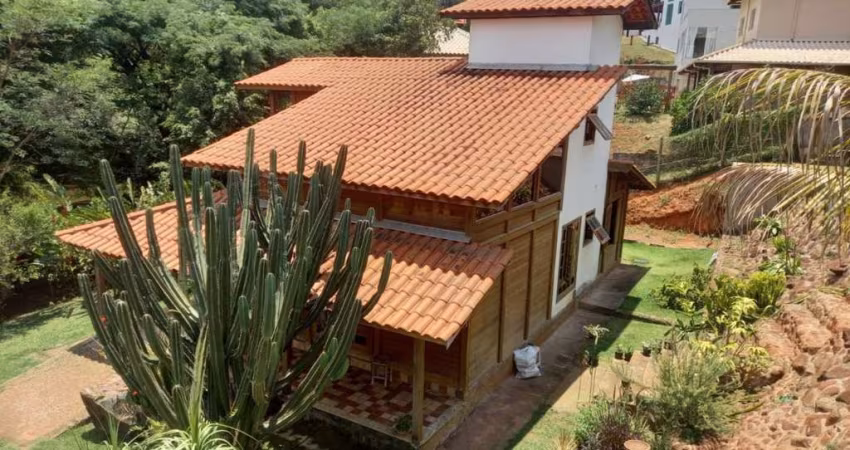 Casa Para Vender com 03 quartos 01 suítes no bairro Condomínio Estância San Remo em Contagem