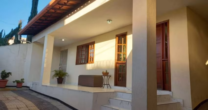 Casa Para Vender com 03 quartos 02 suítes no bairro Eldorado em Contagem