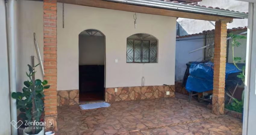 Casa Para Vender com 02 quartos no bairro Praia em Contagem