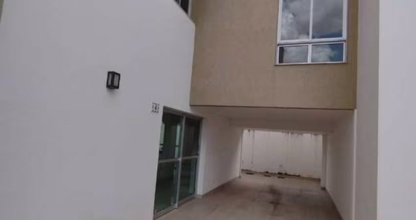 Casa Para Vender com 04 quartos e 02 suítes no bairro Centro em Contagem