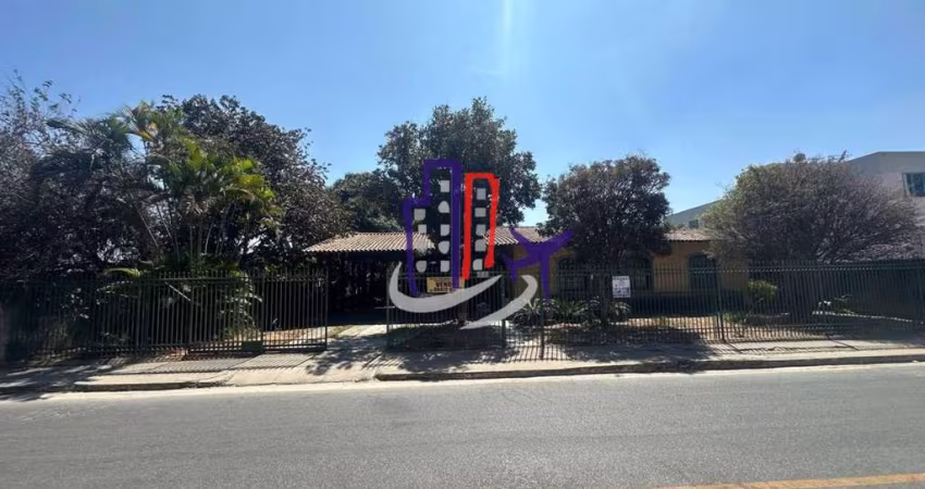 Casa Para Vender com 06 quartos 03 suítes no bairro Centro em Contagem