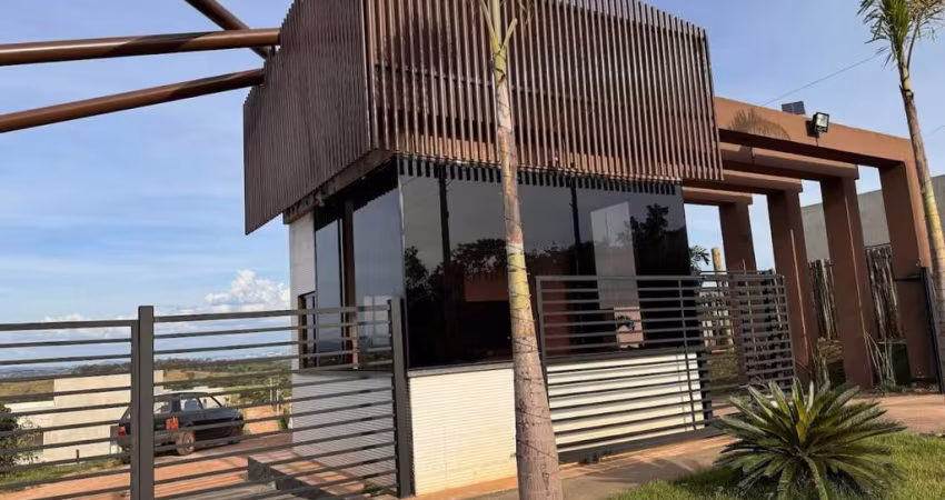 Casa de Condomínio Para Vender com 03 quartos 01 suíte no bairro Portal Serra Azul em Mateus Leme