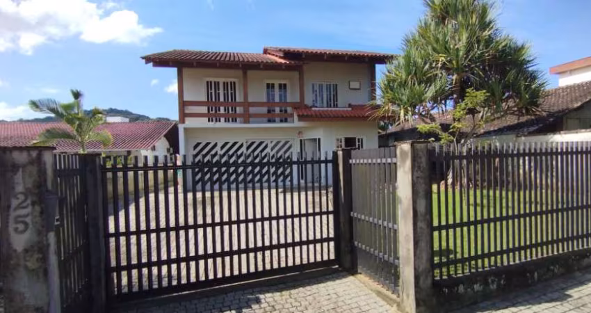 Casa com 3 quartos à venda na Rua São José dos Cedros, 125, Iririú, Joinville