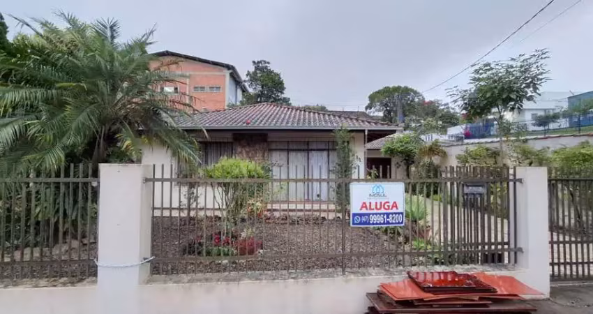 Casa com 3 quartos para alugar na Rua República do Peru, 57, Floresta, Joinville