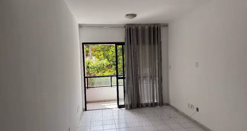 1/4 com varanda, cozinha  e área de serviço 58m²/ ondina