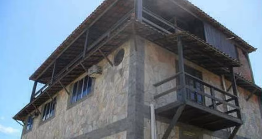 Prédio com 3 salas à venda na Avenida Maysa, Cordeirinho, Maricá