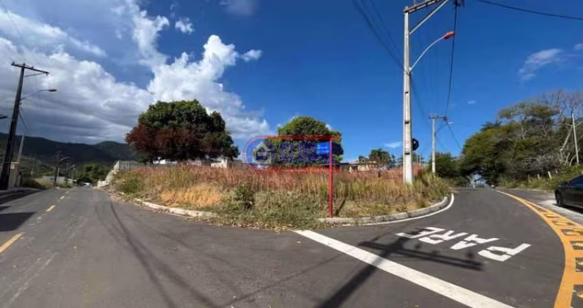 Terreno à venda na Rua Oitenta e Um, Jacaroá, Maricá