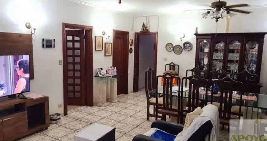 Casa térrea com 4 dormitórios (2 suítes) em interlagos.
