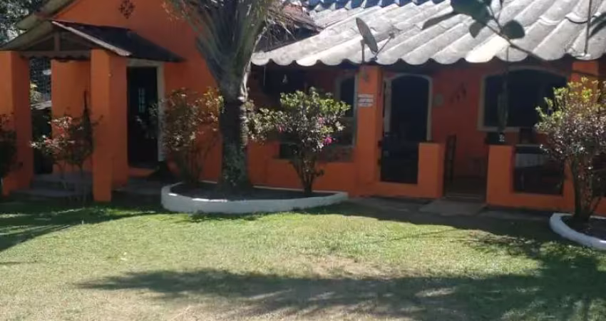 Embu guaçú chácara de 1.700m² com 3 casas dentro não da financiamento