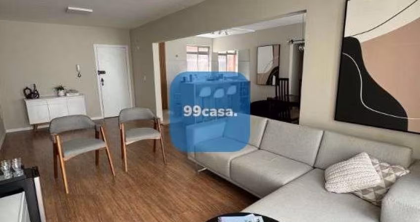 Apartamento decorado à venda no Água Verde, com 3 quartos e 2 vagas