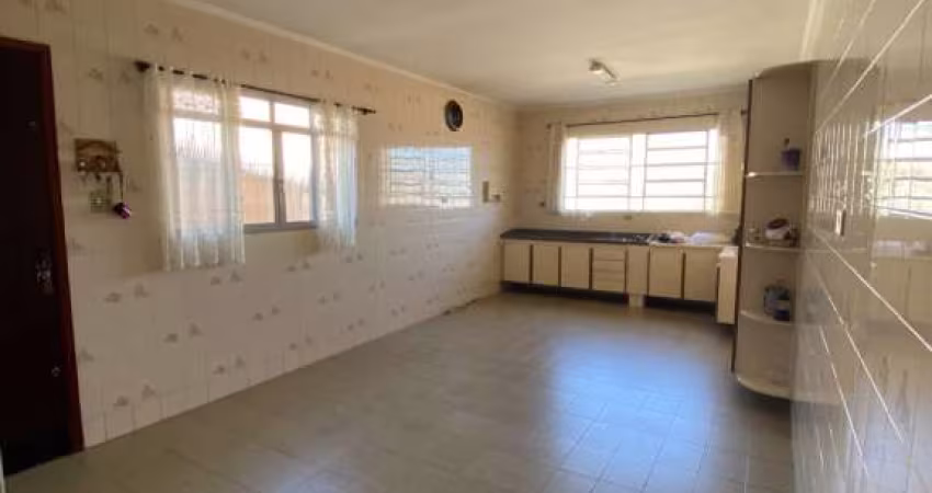 Venda | Sobrado com 152m²,  3 dormitórios, 1 suíte, quintal, 2 vagas, Jardim São José
